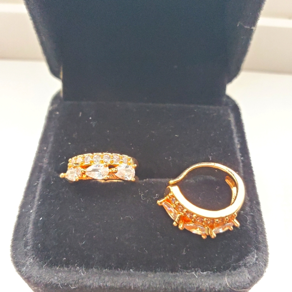 Beautiful Earrings 10k Gold Plated